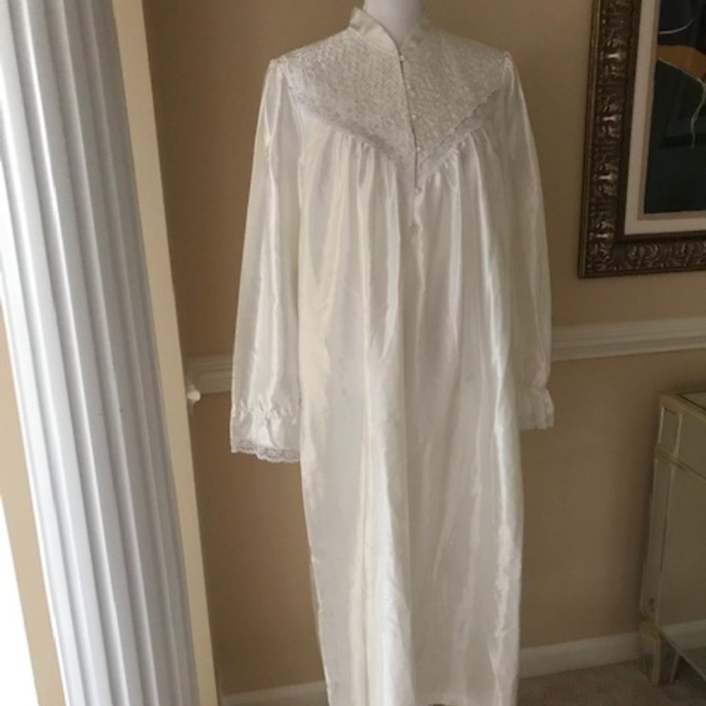 JENNY BUCHANAN LONG SATINY GLAMOUR SLEEP GOWN